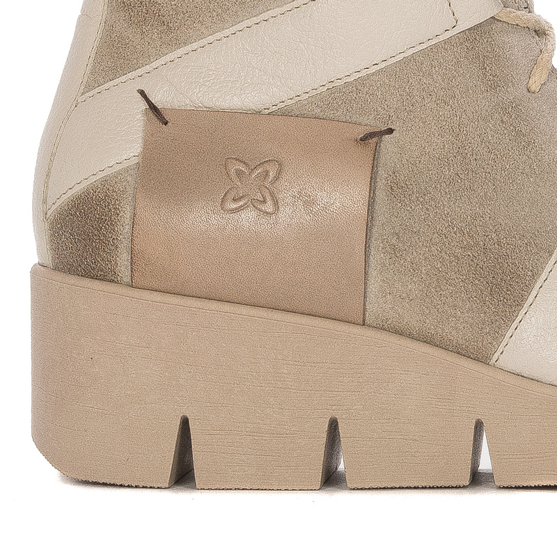 Maciejka Light Beige Platform Boots 06185-22/00-8