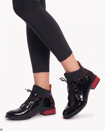 Maciejka Black Lace-up Boots 04744-16/00-5