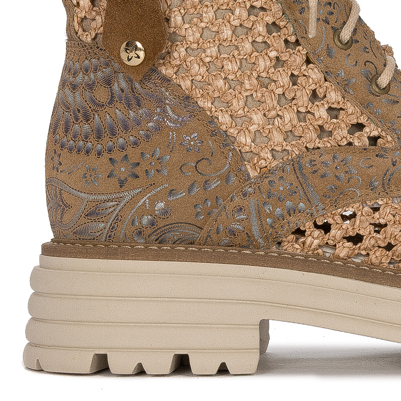 Maciejka Beige Boots 05802-04/00-5