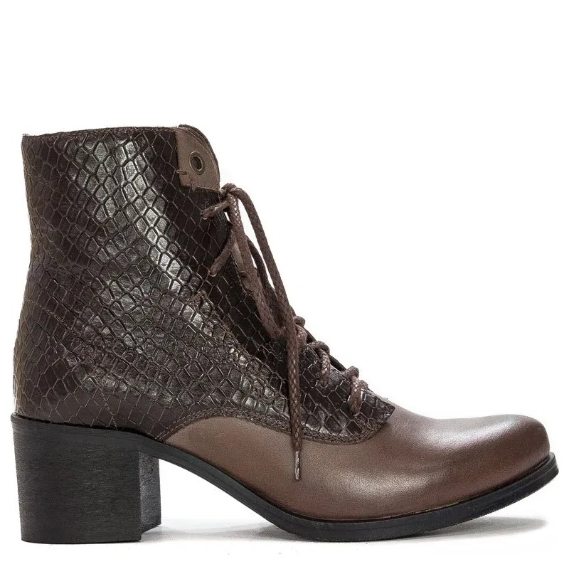 Maciejka Brown Lace-Up Boots 02113-02/00-3