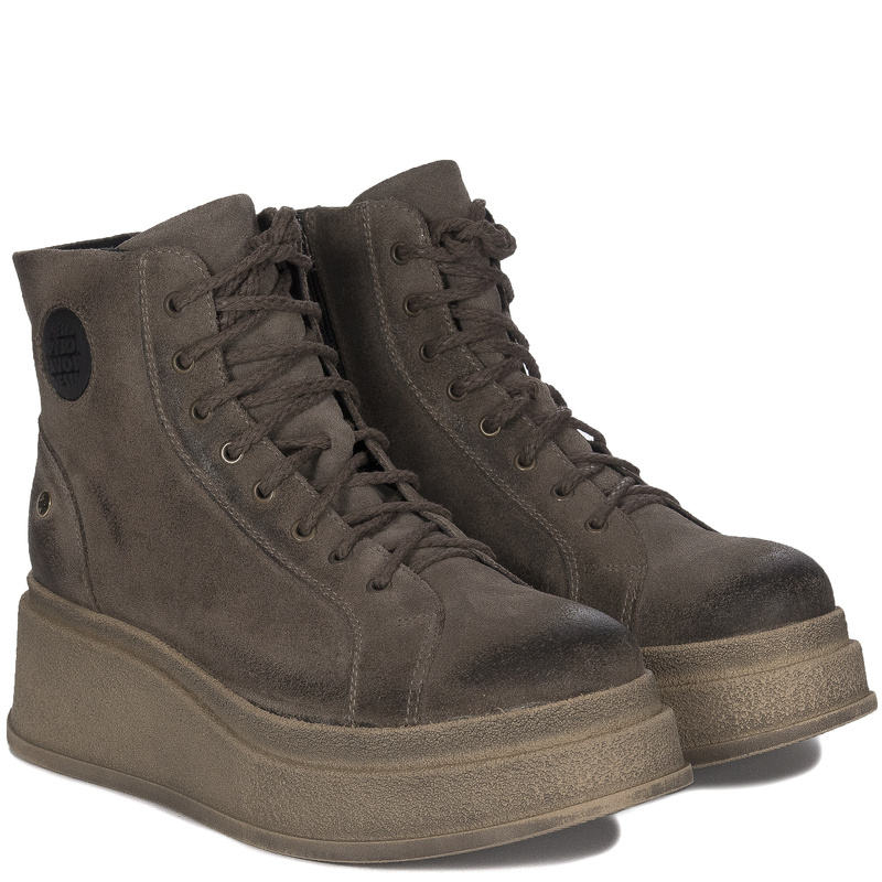 Maciejka Suede Leather Boots on Massive Sole Brown 06309-02-00-8