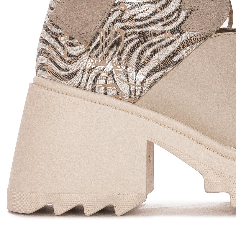 Maciejka Women's ankle boots beige leather on platform