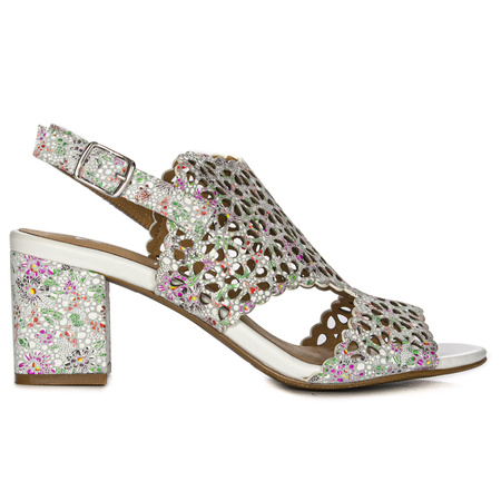 Maciejka White Sandals with flowers N6518-11/00-1