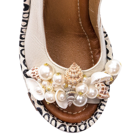 Maciejka Elegant Women's High Block Heel Leather Sandals With Shells Beige 05932-04/00-1