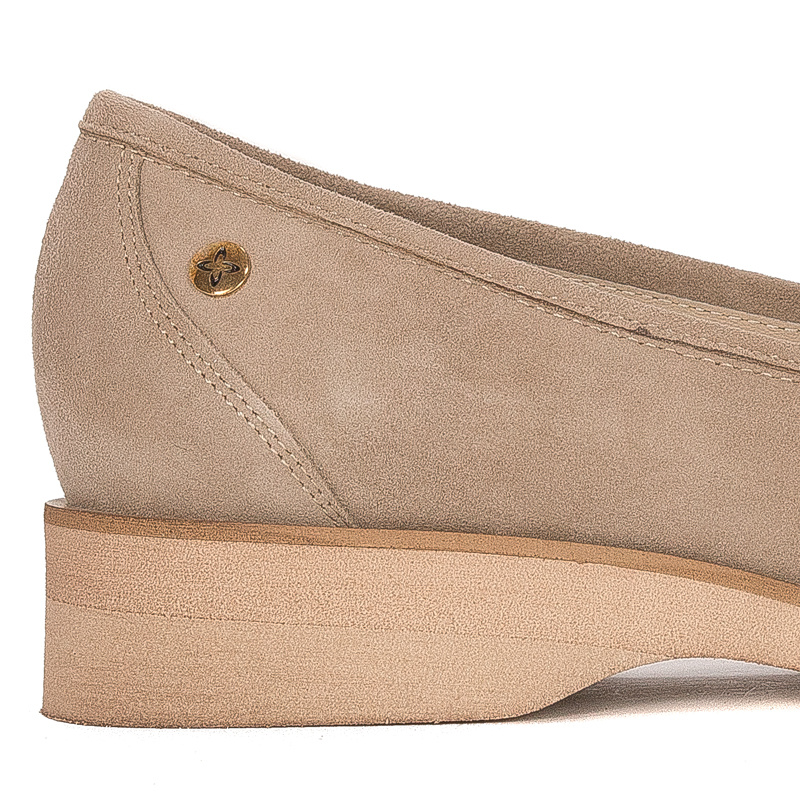 Maciejka Women's beige leather Flat Shoes New ornament