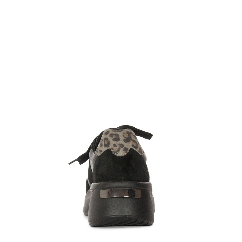 Maciejka Sneakersy Skórzane Na Koturnie z Nitami i Wstawką Animal Print Czarne P7239-01/00-7