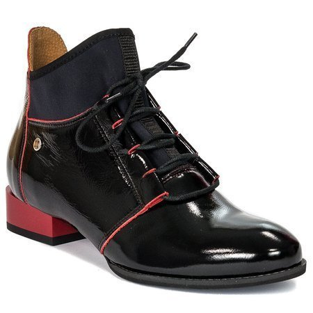 Maciejka Black Lace-up Boots 04744-16/00-5