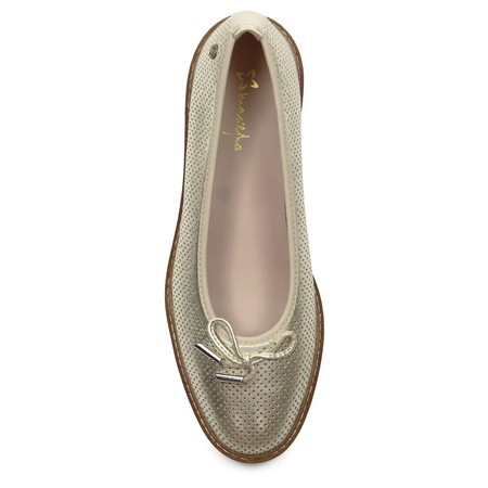 Maciejka Gold Leather Low Shoes