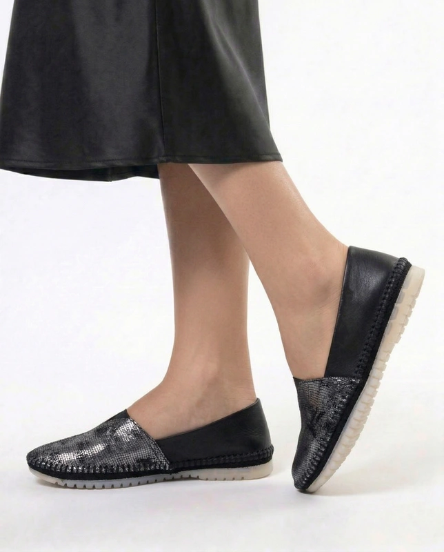 Maciejka Leather Loafers Artistic Silver Black 1930W-52/00-0