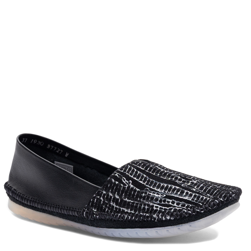 Maciejka 1930W Leather Textured Slip-on Shoes Black 1930W-48/00-0