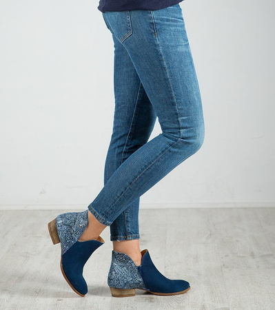 Maciejka Ankle Boots Asymmetric Low Heel Navy 04091-47/00-5