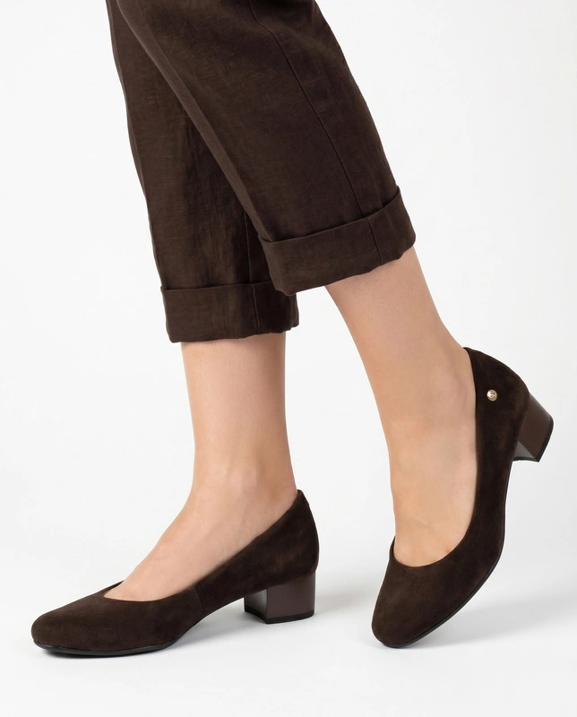 Maciejka Comfortable Suede Pumps Low Block Heel Brown 03330-02-00-1